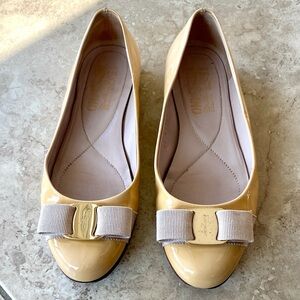Salvatore Ferragamo Vara Bow Varina Flats Size 6